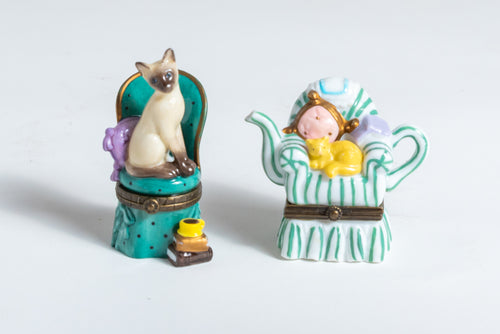 PAIR OF PORCELAIN TRINKET BOXES - MIDWEST OF CANNON FALLS