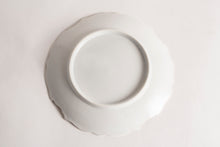 WALL PLATE WITH PURPLE FLOWERS
